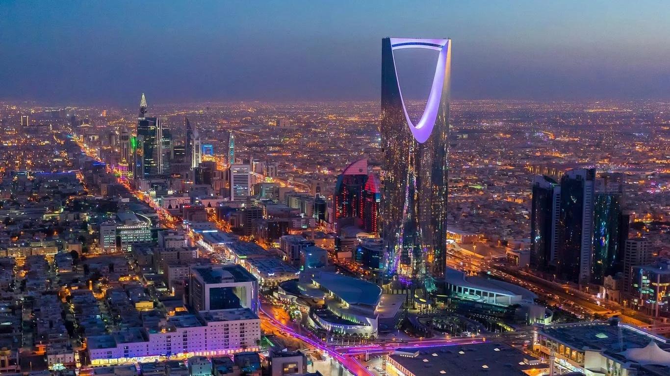 Kingdom Tower at night